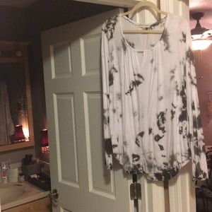 Long bell sleeve tie die women’s top